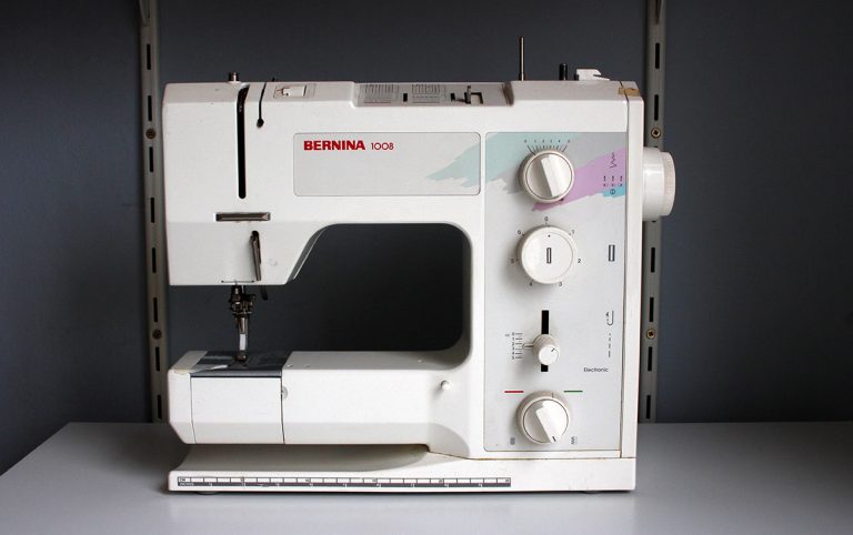 How To Thread A Sewing Machine (7 Step Guide) - The Creative Curator