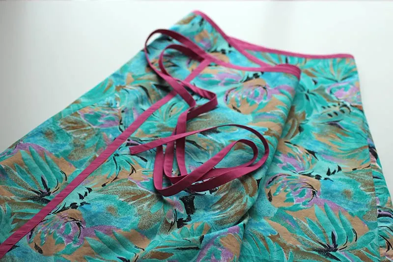 DIY wrap skirt with ties, with a bias binding finish!