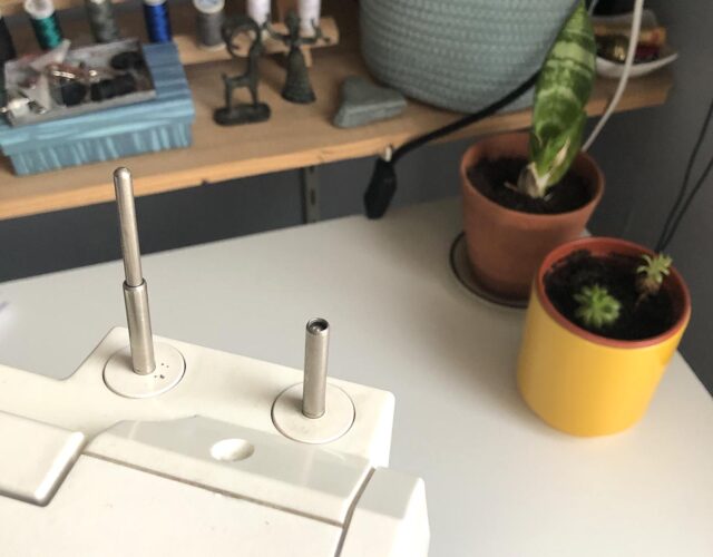 How To Thread A Sewing Machine (7 Step Guide) - The Creative Curator