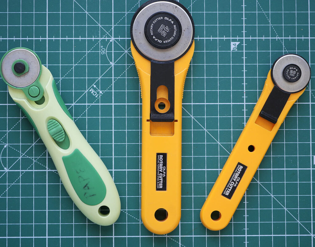 Threadart Rotary Cutting Set – 45mm Ergonomic Cutter, Double-Sided Mat & Acrylic Ruler For Quilting