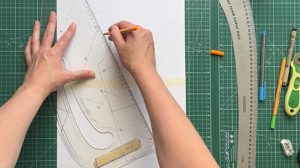 Draft in the style line for the back raglan sleeve pattern