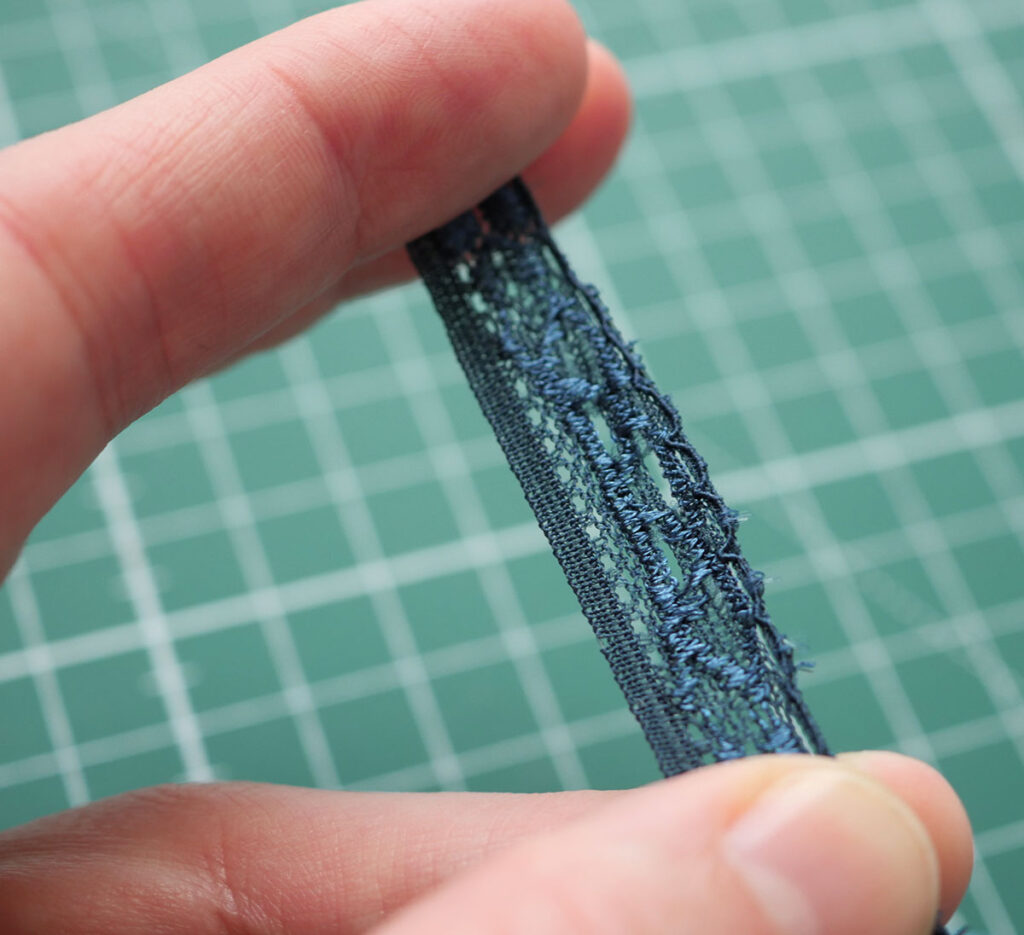 This stretch lace can stretch in only 2 directions