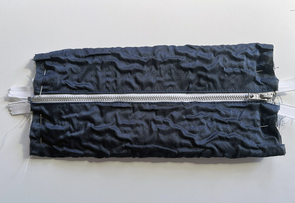 Center the zipper in the middle of the DIY pencil case